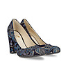 Дамски обувки в черно и синьо с флорални елементи-3 снимка
