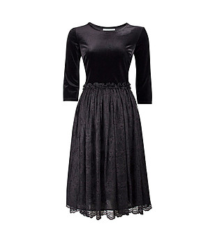 Черна рокля с дантела Sabrina снимка
