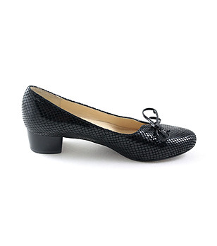 Черни дамски кожени обувки на ток Yasmina снимка