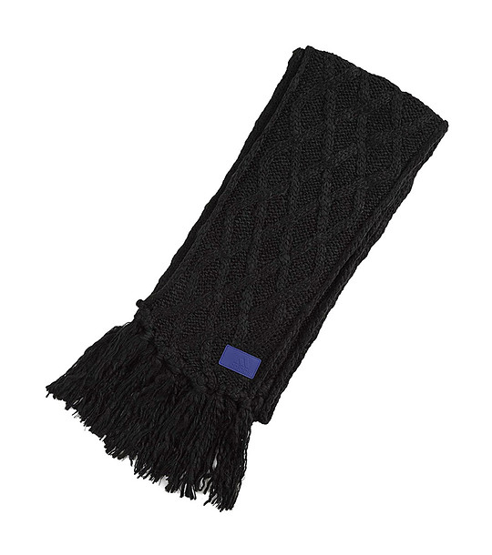 Черен дамски плетен шал снимка