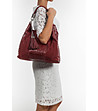Дамска кожена чанта в цвят бордо с лъскав ефект Ewe-4 снимка