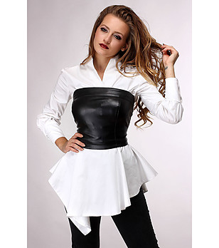 Комплект от бяла риза и черно бюстие снимка