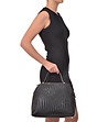 Дамска кожена чанта с релеф в черно Eliza-4 снимка