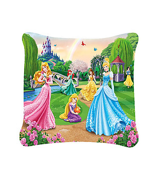 Декоративна възглавница с принт Забавлението на принцесите снимка