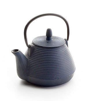 Чугунен чайник в син нюанс с инфюзер 1000 мл снимка