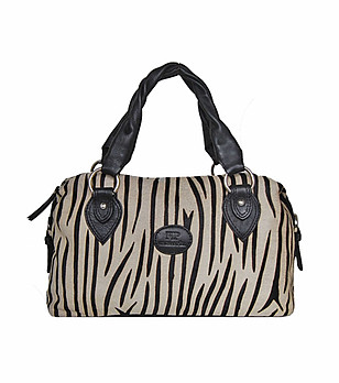 Дамска кожена чанта в бежово с принт зебра снимка