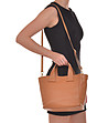 Дамска кожена чанта в цвят коняк Crystal-4 снимка