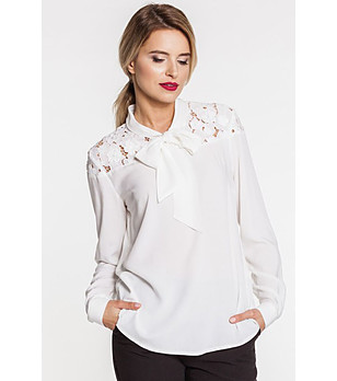 Дамска бяла елегантна блуза снимка