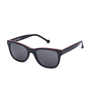 Черни дамски слънчеви очила с контрастни надписи снимка