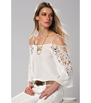 Бяла дамска ефектна блуза Demi снимка