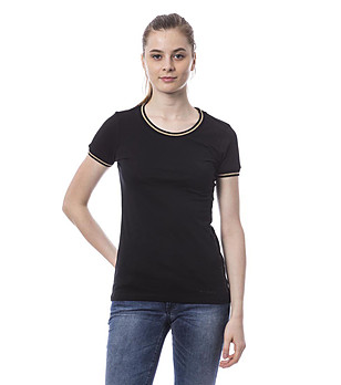Дамска памучна тениска в черно с надпис Emma снимка