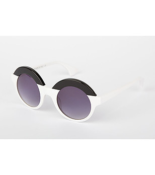Ефектни дамски слънчеви очила в бяло и черно снимка