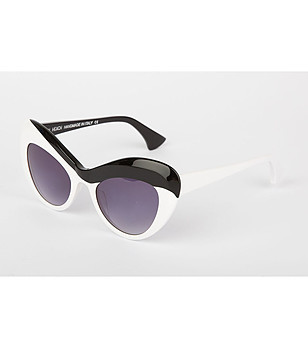 Елегантни дамски слънчеви очила тип котешко око в черно и бяло снимка