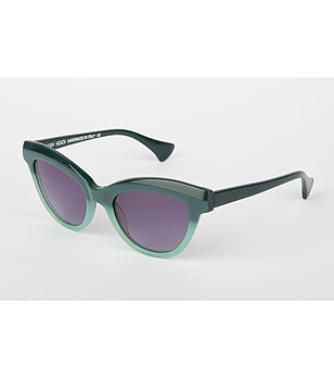 Дамски слънчеви очила в зелени нюанси снимка