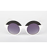 Ефектни дамски слънчеви очила в бяло и черно-1 снимка