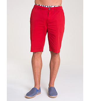 Мъжки памучни къси панталони в червено Cornel снимка