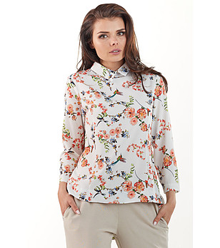 Асиметрична дамска блуза в цвят екрю с принт Lilia снимка