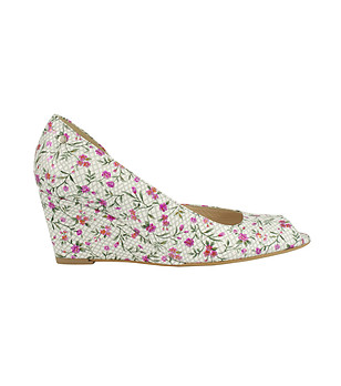 Бежови дамски кожени обувки с розов флорален принт Faela снимка