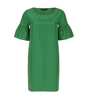 Зелена рокля с декорация при ръкавите  снимка