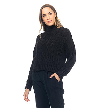Елегантен дамски пуловер в черно снимка