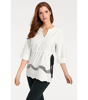 Бяла дамска блуза с дантелен кант Kama снимка