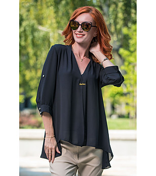 Черна широка и асиметрична блуза снимка