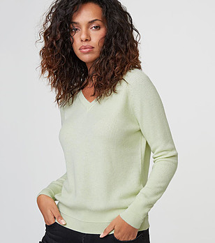 Светлозелен дамски пуловер с естествени влакна Federica снимка