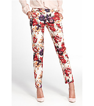 Дамски панталон в цвят екрю с флорален принт Elma снимка