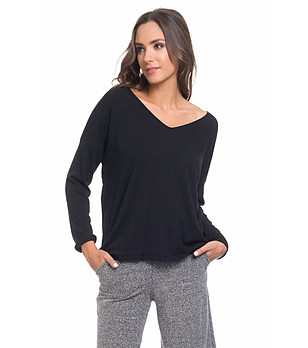 Дамски пуловер с V-образно деколте Salina в черно снимка