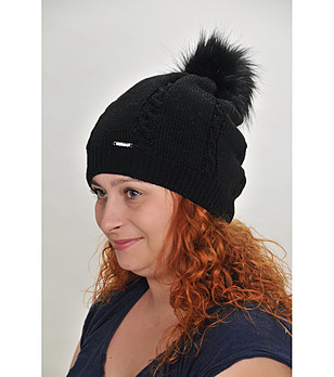 Зимна дамска черна шапка Klea снимка
