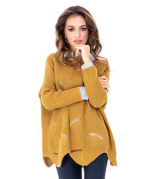 Дълъг дамски пуловер с ажурена плетка в цвят горчица снимка