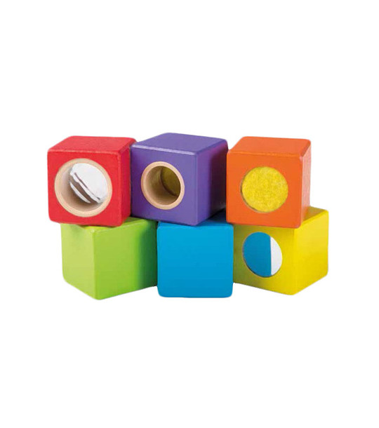 Дървени активни кубчета в контрастни цветове снимка