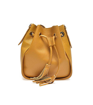 Дамска кожена чанта в цвят горчица с пискюли Zaira снимка