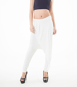 Бял дамски панталон тип потури Almera снимка