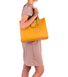 Голяма дамска кожена чанта в цвят горчица Lorenteggio -4 снимка