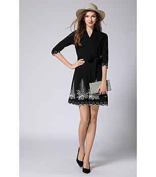 Черна рокля с връзка при талията Reggie снимка