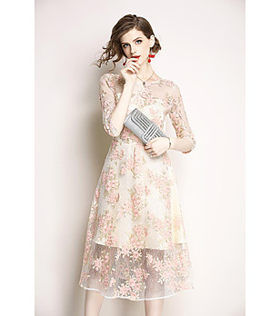 Рокля в бежов нюанс и розово Magnat снимка