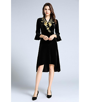 Черна рокля със златисти елементи Santa снимка