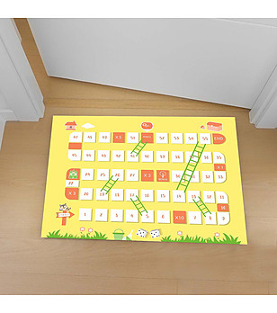 Жълта детска постелка с принт Настолна игра 52х75 см снимка