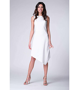 Бяла асиметрична рокля Tessi снимка