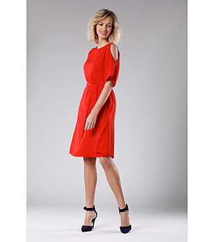 Червена рокля с изрязани рамене Isa снимка
