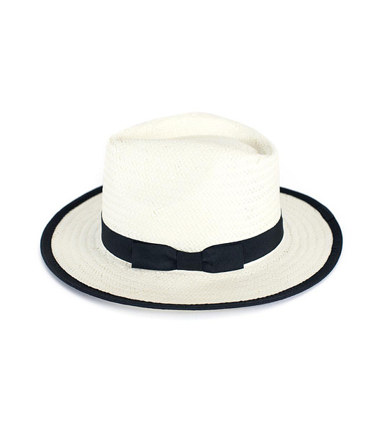 Бяла unisex шапка с естествени влакна Desire снимка