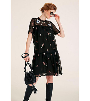 Черна рокля с флорални мотиви Blanche снимка