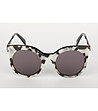 Дамски слънчеви очила с рамка в бяло и черно с тъмни лещи-1 снимка