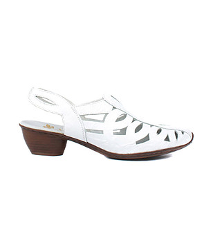 Бели дамски кожени обувки на ток Merina снимка