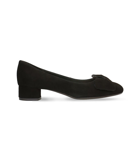 Велурени черни дамски обувки Diana снимка