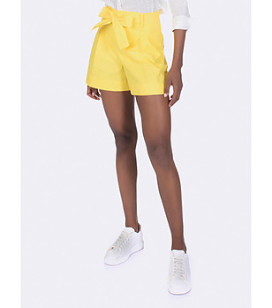 Дамски памучни къси панталонки в жълто Kara снимка