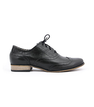 Черни дамски кожени обувки Irosa тип Оксфорд снимка