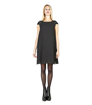 Черна рокля Derila снимка