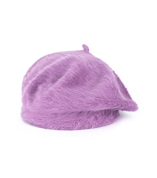 Дамска лилава шапка с ефектен косъм снимка